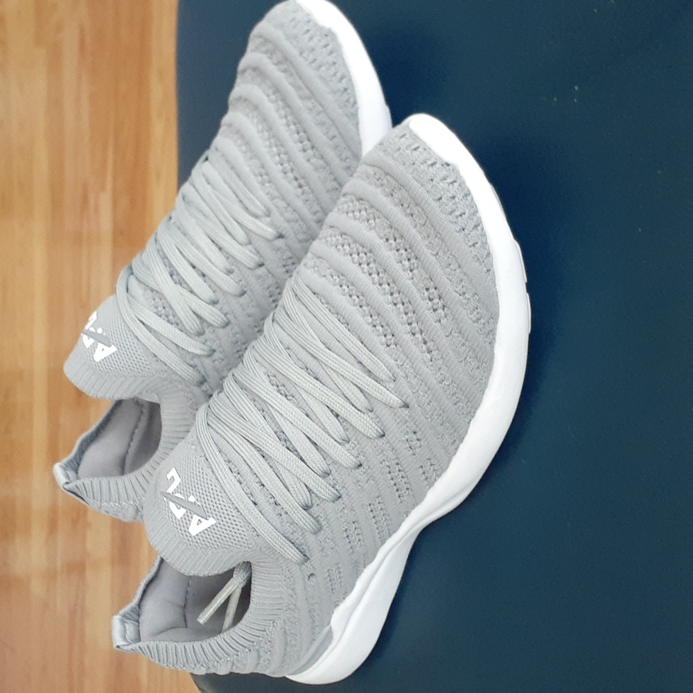 NEW APL Women's Techloom Wave Sqneakers In Cement/White 6 (36) NIB